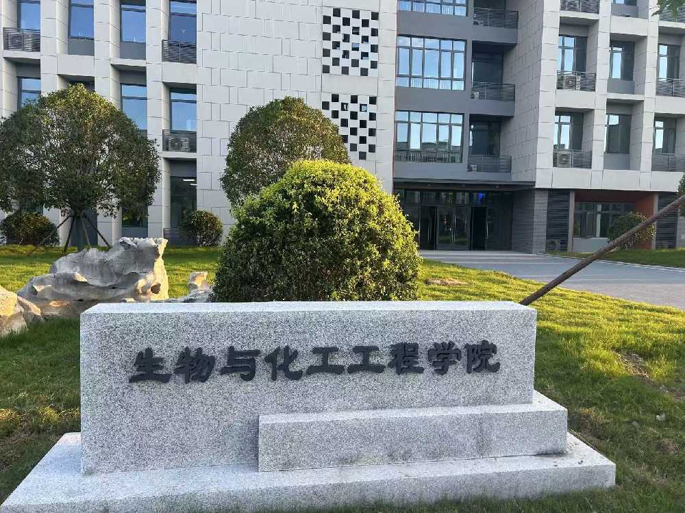 楚雄市扬州职业大学体育场高杆灯项目